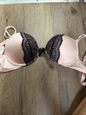 VENUS Blush Pink Push-Up Bra with Black Lace Accent